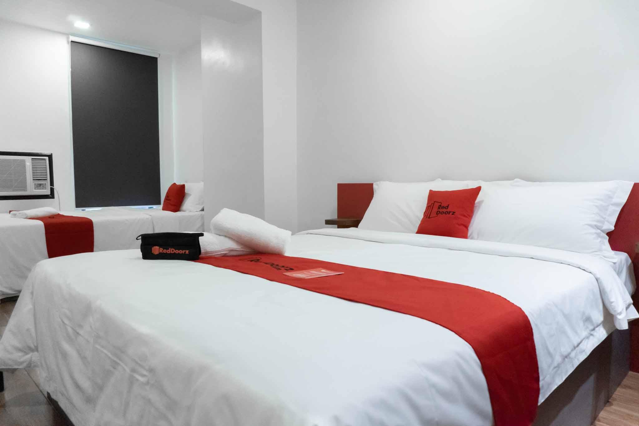 Reddoorz Plus At Mm Hotel Las Pinas Former Reddoorz Plus Near Bamboo Organ Exterior foto