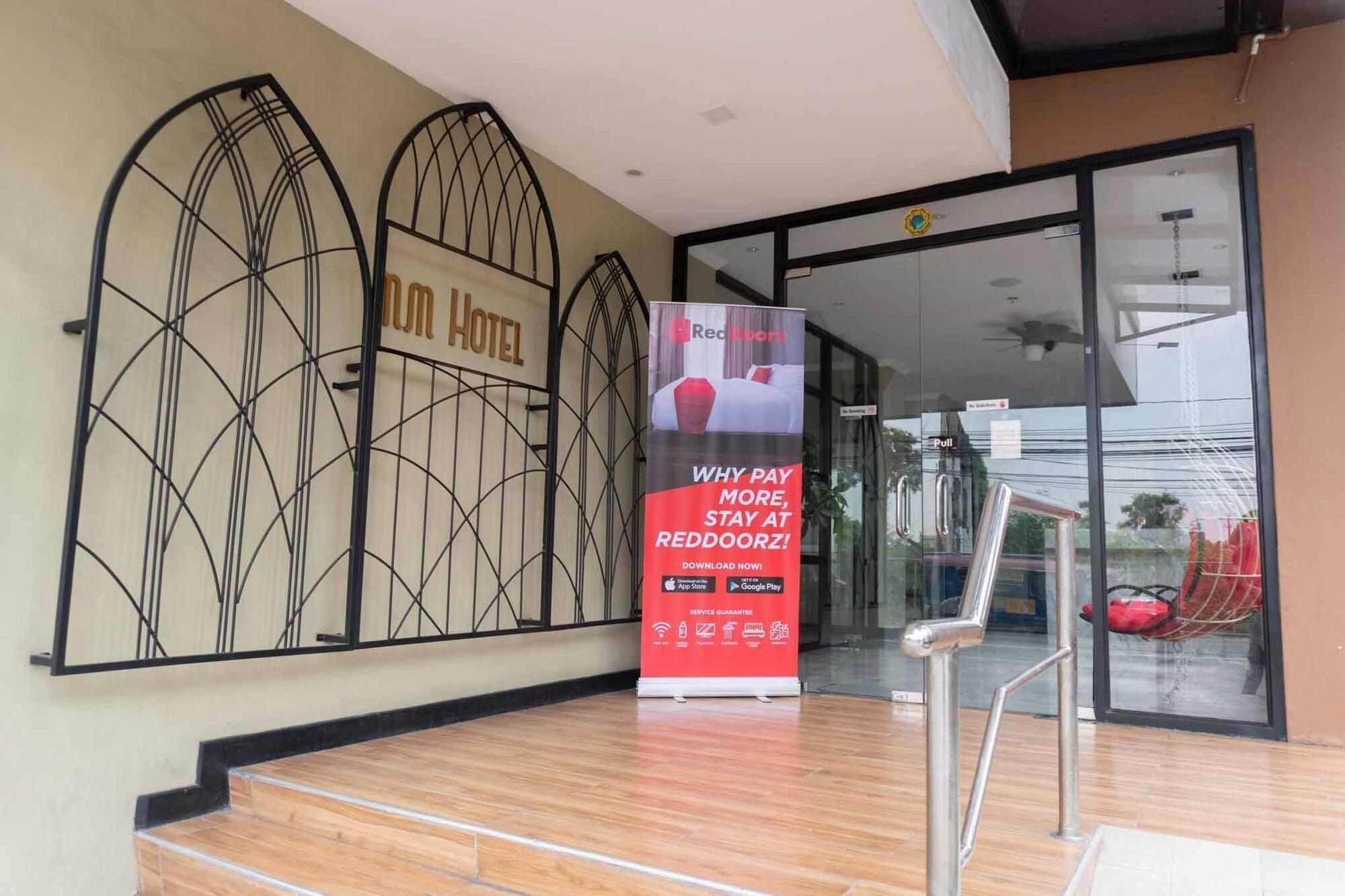 Reddoorz Plus At Mm Hotel Las Pinas Former Reddoorz Plus Near Bamboo Organ Exterior foto