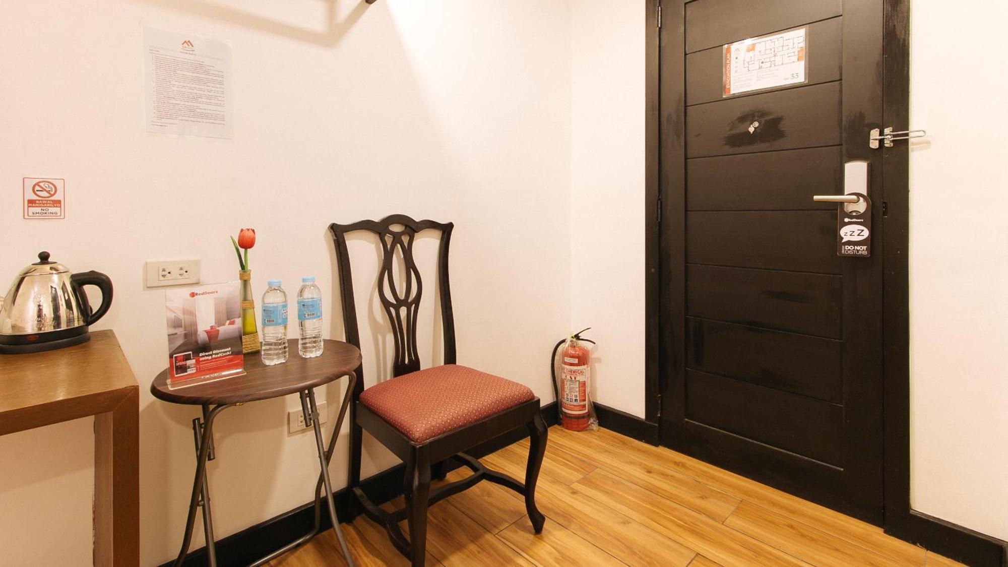 Reddoorz Plus At Mm Hotel Las Pinas Former Reddoorz Plus Near Bamboo Organ Exterior foto