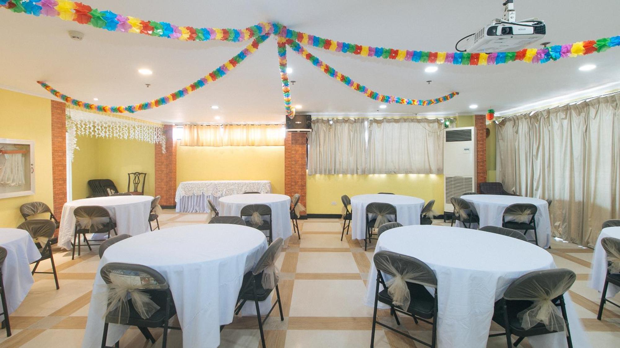 Reddoorz Plus At Mm Hotel Las Pinas Former Reddoorz Plus Near Bamboo Organ Exterior foto