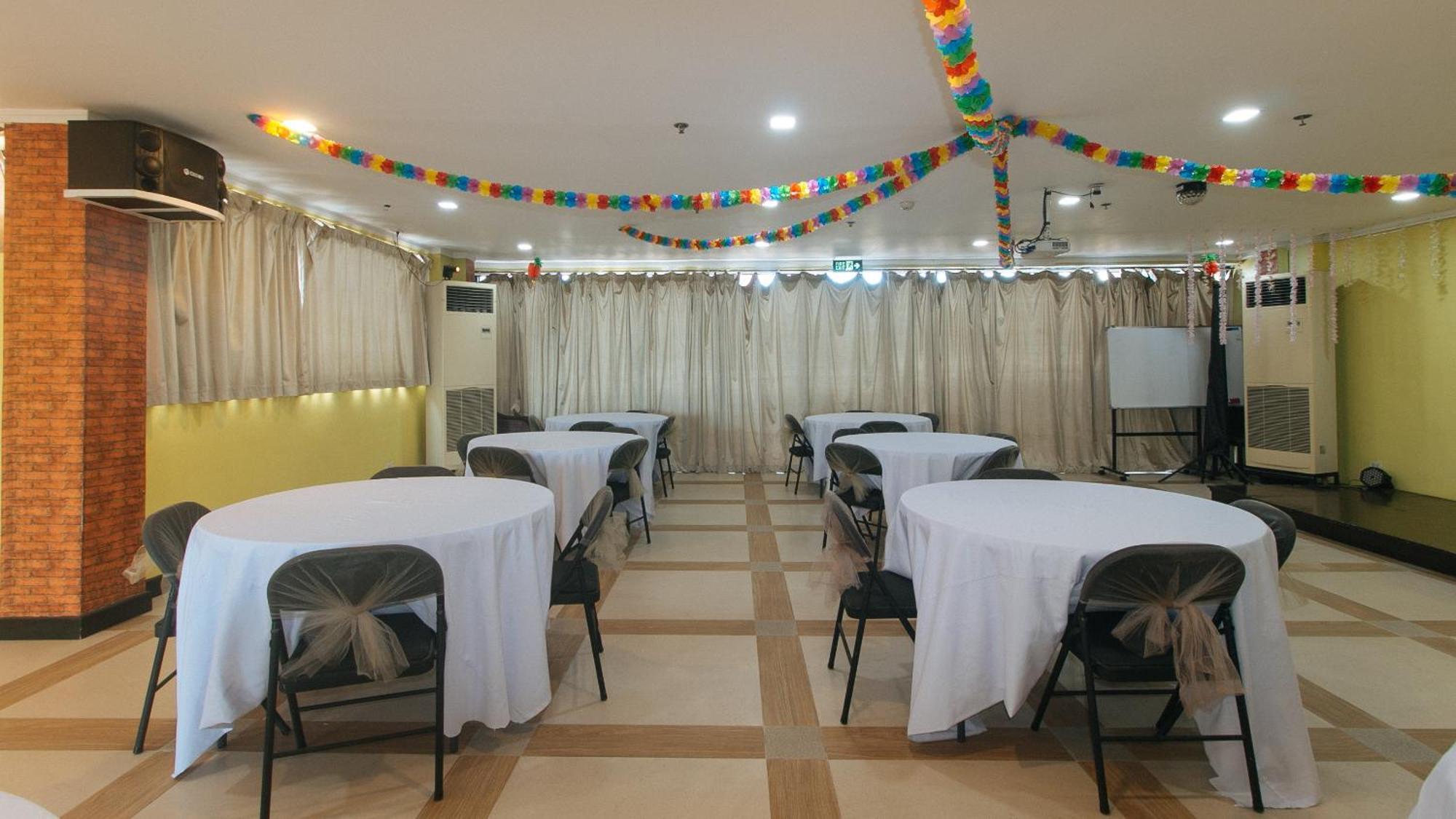 Reddoorz Plus At Mm Hotel Las Pinas Former Reddoorz Plus Near Bamboo Organ Exterior foto