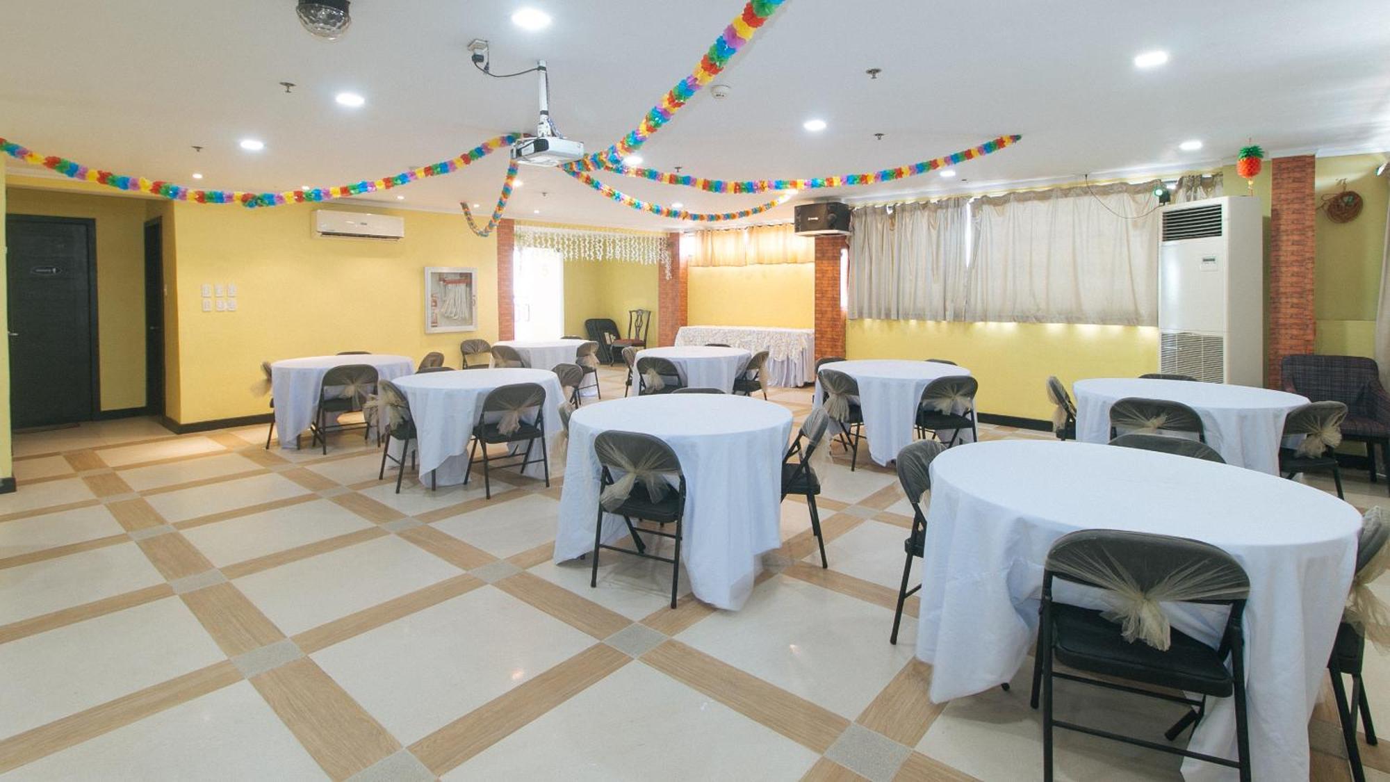 Reddoorz Plus At Mm Hotel Las Pinas Former Reddoorz Plus Near Bamboo Organ Exterior foto