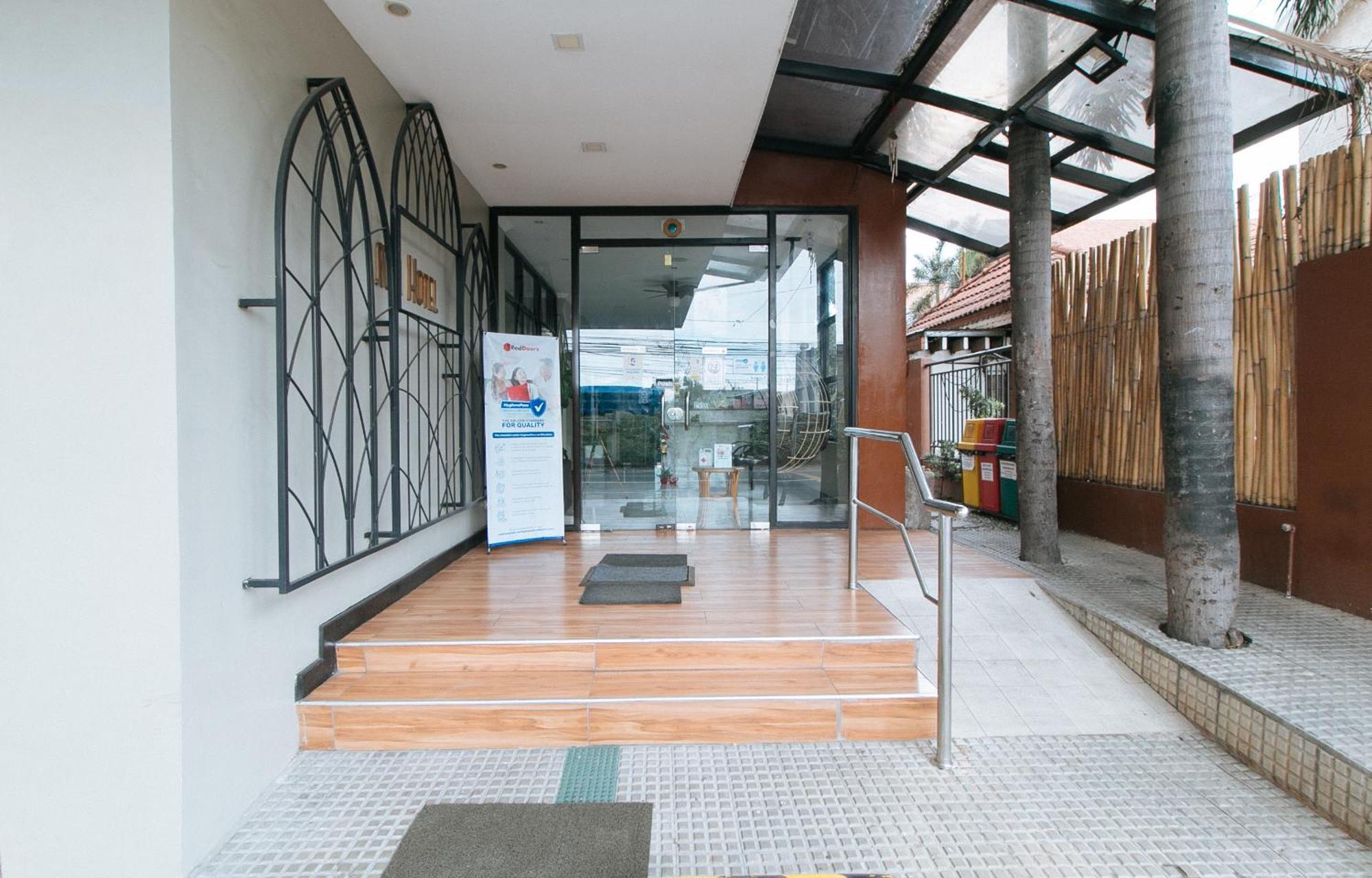 Reddoorz Plus At Mm Hotel Las Pinas Former Reddoorz Plus Near Bamboo Organ Exterior foto